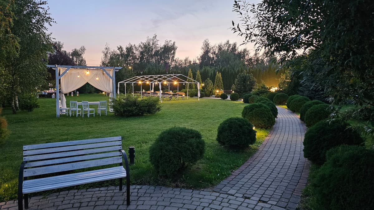 Ogród na ślub plenerowy w Zajeździe Harasówka w Gniewkowie