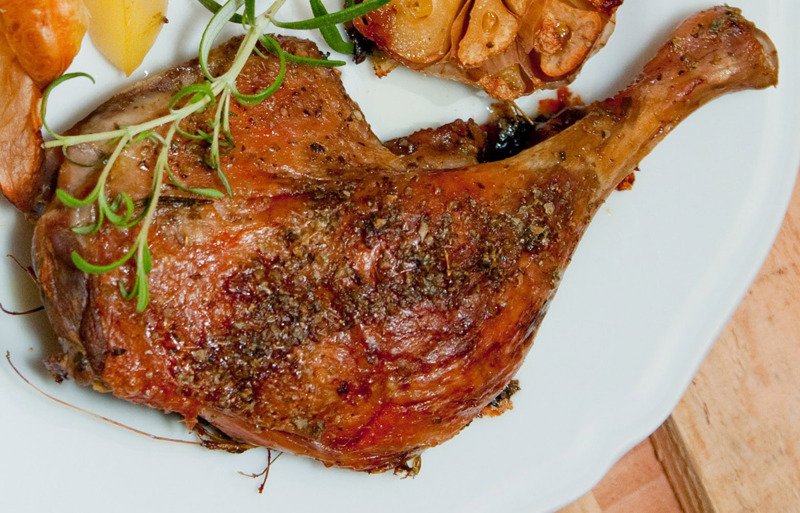 Konfitowane udko z kaczki (200/250g + kapusta modra)