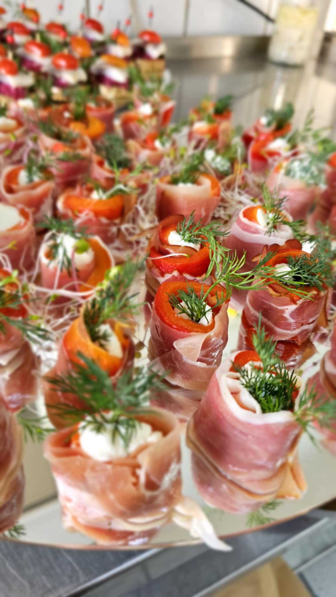 Papryka faszerowana serkiem ricotta w szynce szwrcwaldzkiej (3szt)