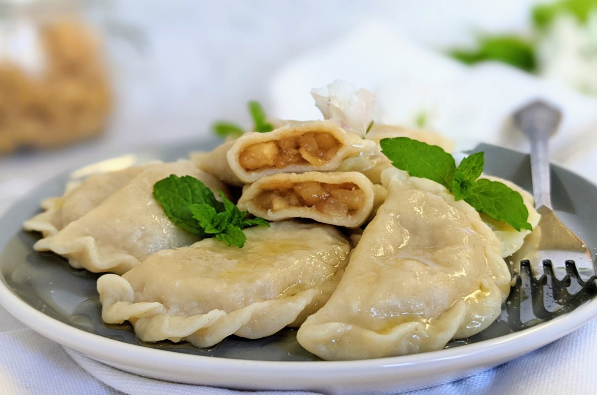 Pierogi z prażonymi jabłkami (10szt)